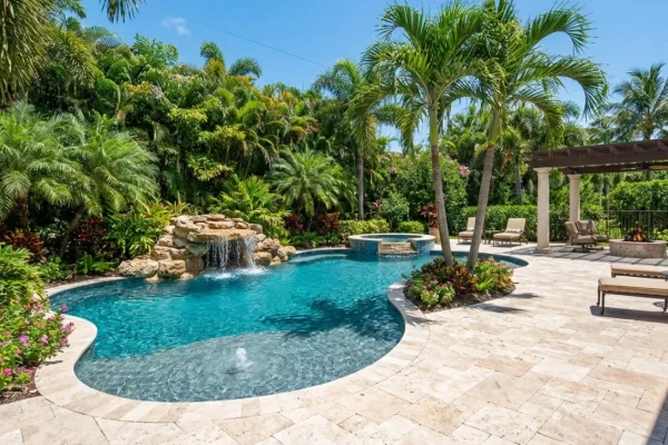 Luxury_florida_backyard_202602121430 (2)